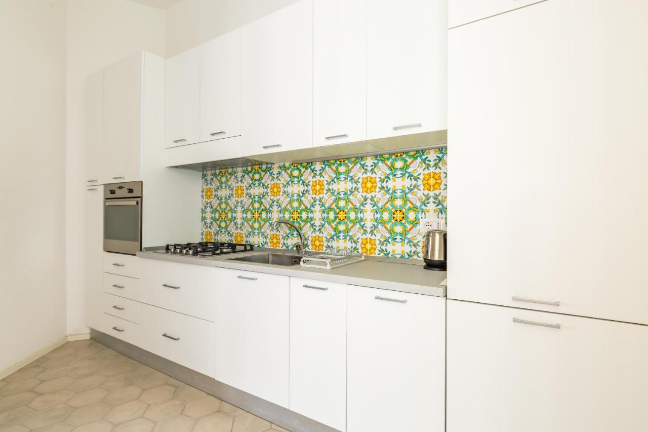 Nova Stylish House In Center By Napoliapartments المظهر الخارجي الصورة